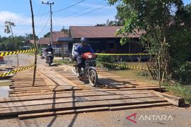 DPU Gunung Mas minta angkutan bermuatan tidak melintasi jembatan darurat