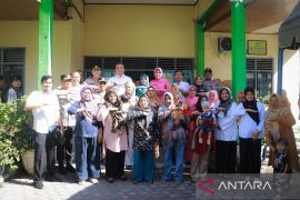 Cegah stunting, Kapolres dan Pj wali kota Sabang bagikan paket makanan tambahan