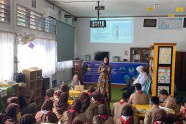 Dosen dan mahasiswa Sastra Jepang UBH gelar pelatihan bagi pelajar SMA di Padang