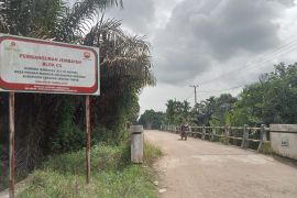 Jembatan Blok C-1 bantuan SKK Migas  PetroChina  Desa Pandan  Makmur Kecamatan  Geragai permudah akses pendidikan