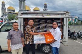 Bulog salurkan bantuan sembako untuk 500 penerima manfaat di Kutacane, Aceh Tenggara