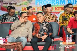 Herman Suhadi ramah tamah bersama masyarakat desa Sengir
