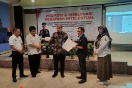 Puluhan UMKM binaan PLN di Sulbar terima sertifikat HKI