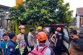 Usai pesta miras dua pemuda berkelahi hingga masuk sumur