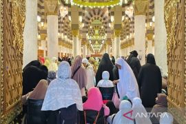 Madinah diguyur hujan deras, jamaah tetap laksanakan Arbain di Masjid Nabawi