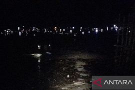 Warga heboh fenomena lorjuk naik ke permukaan laut Pamekasan