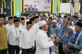 Gubernur Herman Deru minta calon haji Sumsel saling bantu selama di Tanah Suci