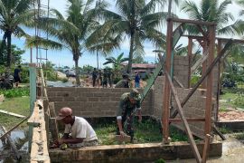 Satgas TMMD mengejar bedah rumah warga di Pantai Amal