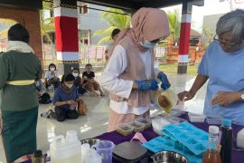 Relawan ekoenzim berdayakan perempuan melalui pelatihan pembuatan sabun