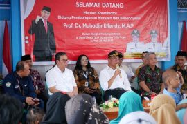 Menko PMK minta keluarga tak panik bila anak terkena stunting