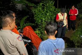 Tim SAR Cianjur cari balita terbawa arus sungai