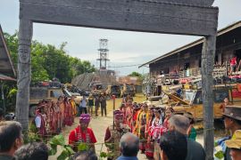 Bakti sosial Borneo Tribute bagi 500 paket makanan dan uang  Rp50 juta