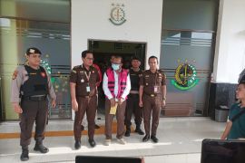 Kejaksaan tahan Kasatpol PP Siak terkait dugaan pungli bersama dua stafnya