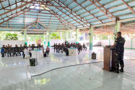 Personel Raider manfaatkan kompos sebagai pupuk bokashi