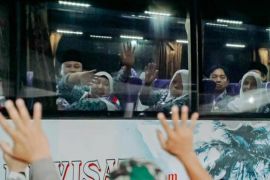 472 calon haji Karawang  berangkat ke Tanah Suci Mekkah