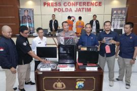 Polda Jatim tangkap komplotan peretas laman pemprov dan ITS