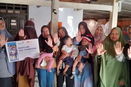 BKKBN Sulsel dan RZ salurkan paket sembako guna cegah stunting