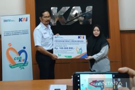 KAI Cirebon salurkan bantuan pembangunan sarana-prasarana pendidikan