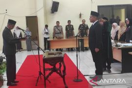 Syahmiadi resmi dilantik menjadi anggota DPRD HST