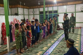 Satgas TMMD Kodim 1208/Sambas ajarkan tata cara shalat