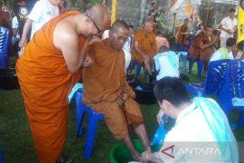 Buddhist monks at Thudong pilgrimage arrive at Borobudur
