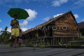 Rumah adat Suku Asmat di Papua Selatan Page 1 Small