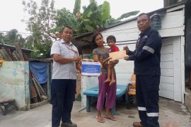 Bantu Kesembuhan Akira, PT Timah Tbk Serahkan Bantuan Biaya Pengobatan