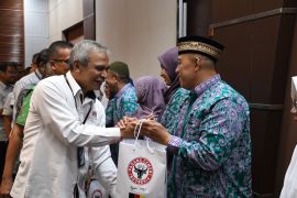 Semen Padang lepas 21 CJH ke Tanah Suci