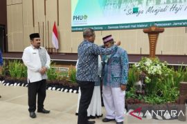 Pj Wali Kota Sorong lepas keberangkatan 255 calon haji ke Tanah Suci