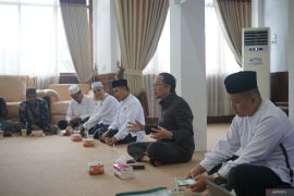 Bupati Bangka Tengah kumpulkan tokoh agama sikapi Angel's Wing