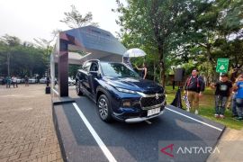 Suzuki resmi serahkan unit perdana Grand Vitara kepada konsumen
