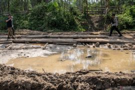 Gubernur Sumsel tinjau jalan rusak di Cengal Ogan Komering Ilir Page 4 Small