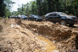 Jalan di Kecamatan Cengal OKI Rusak Parah Page 3 Small