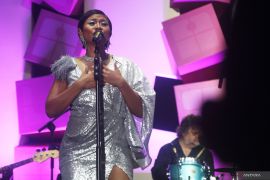 Hibur penonton Java Jazz, Dira Sugandi kenang sosok mendiang ayah