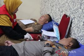 150 personel Polres Bangka Tengah donor darah serentak
