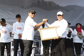 Penghargaan dari Mensos terkait penanganan bencana untuk  Jember