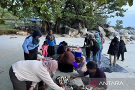 Disparbudkepora Babel uji coba kembangkan paket wisata bakar ikan di Penyusuk