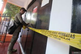 Pengosongan bangunan untuk pembangunan rumah sakit