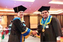 Rektor ITB STIKOM Bali minta wisudawan mampu adaptasi dengan dunia kerja