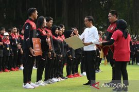 Presiden serahkan bonus bagi peraih medali SEA Games 2023