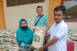 Bulog Yogyakarta menyalurkan bantuan pangan