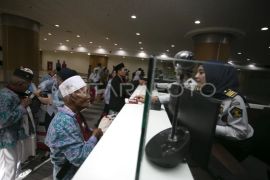 BIJB masih temukan barang tak diizinkan dibawa calhaj saat terbang