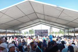 Pencopet beraksi dikeramaian pengantaran JCH di Lombok Tengah