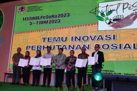 Semen Padang dan KLHK deklarasi pengembangan kelompok usaha perhutanan