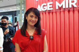 Simak cara bintang film Dian Sastro perlambat munculnya kerutan pada kulit