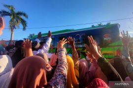 Info Haji  - 137 JCH Tapin berangkat ke Tanah Suci