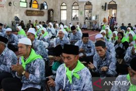 Info Haji - Bupati Tapin ingatkan JCH tak sembarang merokok