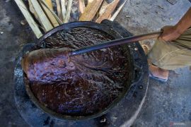 Govt facilitates Kandangan dodol industry players study to Garut