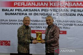 PT Semen Padang wujudkan rumah layak huni di Sumbar, Riau, dan Kepri