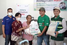 Adaro Berbagi ringankan beban hidup keluarga pra sejahtera di Bartim